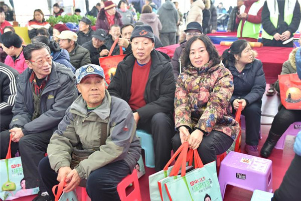 2月16日九三学社绿园区委慰问贫困残疾人家庭，送去节日祝福——摄影安璨颖.jpg